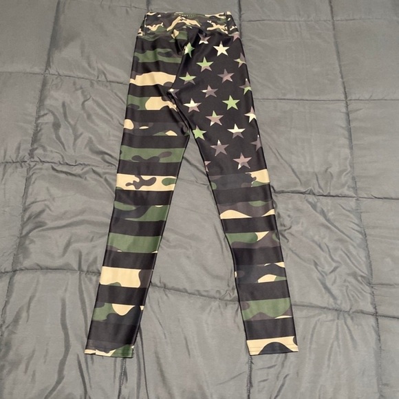 Patriotic Camo Leggings - Picture 2 of 6